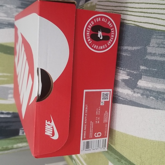Nike Women's WMNS Waffle Debut In Brown Sesame Size 6 - Picture 2 of 11